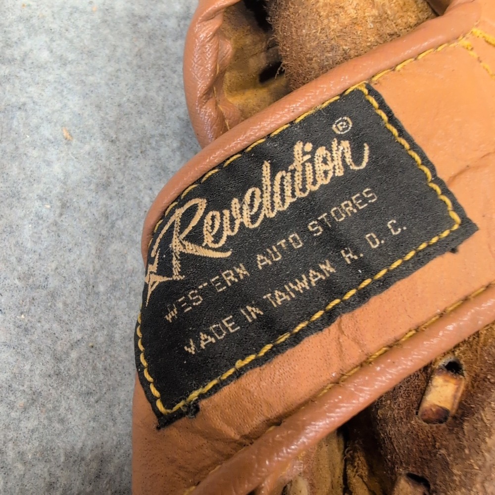 Vintage‎ Revelation Western Auto Stores Baseball Glove Cowhide 36-1234-8 Brown - Picture 2 of 6